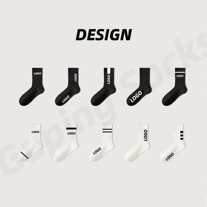 جوارب تطريز للوجه بحروف وابتسامة  Smiley Face Embroidery Letters Crew Socks