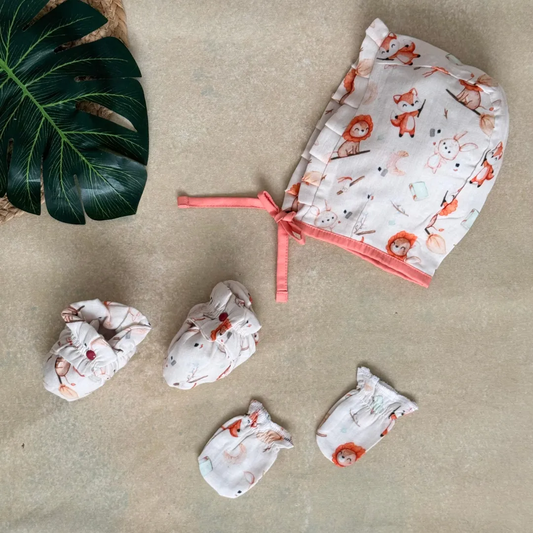 Space hoppers - Muslin Cap, Mittens and Booties